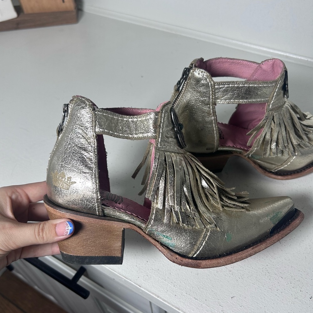 **SOLD**Junk Gypsy by Lane Fringe Ankle Boots Women’s 6 Metallic Western Boho - Picture 6 of 9